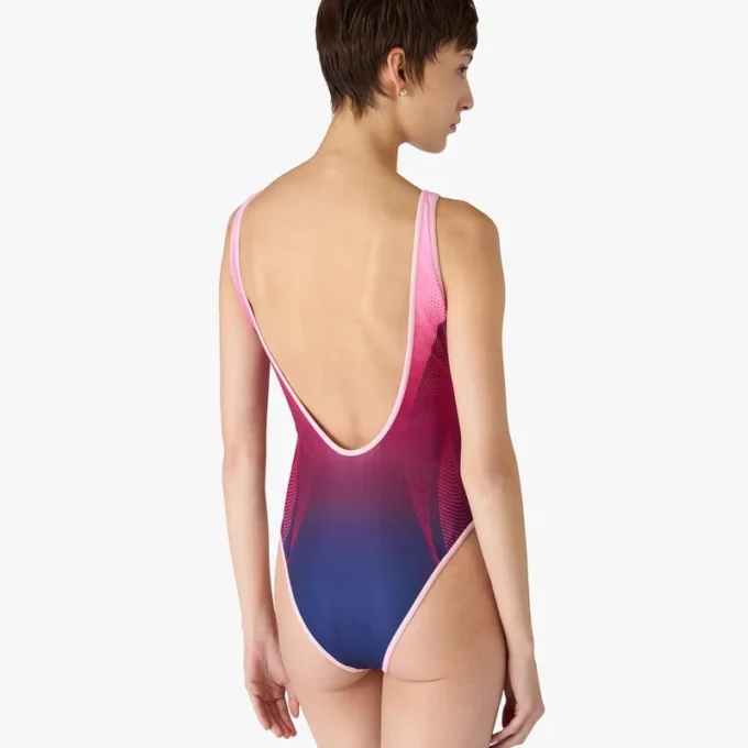 Auberginefärgad baddräkt med ton-i-ton-effekt