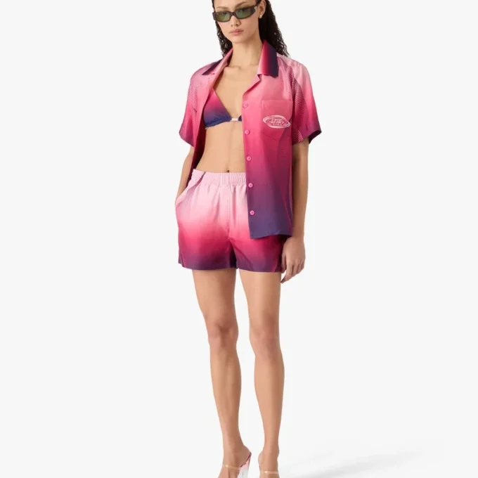 Auberginefärgad kortärmad silkesskjorta med kubansk krage i Shorts-stil