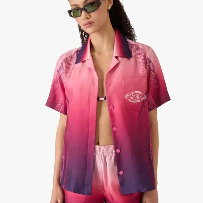 Auberginefärgad kortärmad silkesskjorta med kubansk krage i Shorts-stil