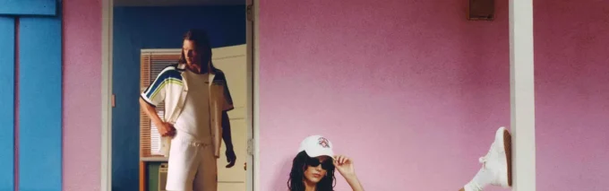 Baddräkt med vågigt monogram Baddräkt med vågigt monogram