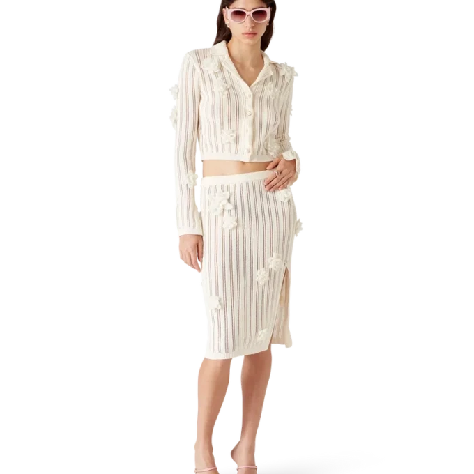 Blommig spetsstickad kjol