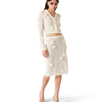 Blommig spetsstickad skjorta