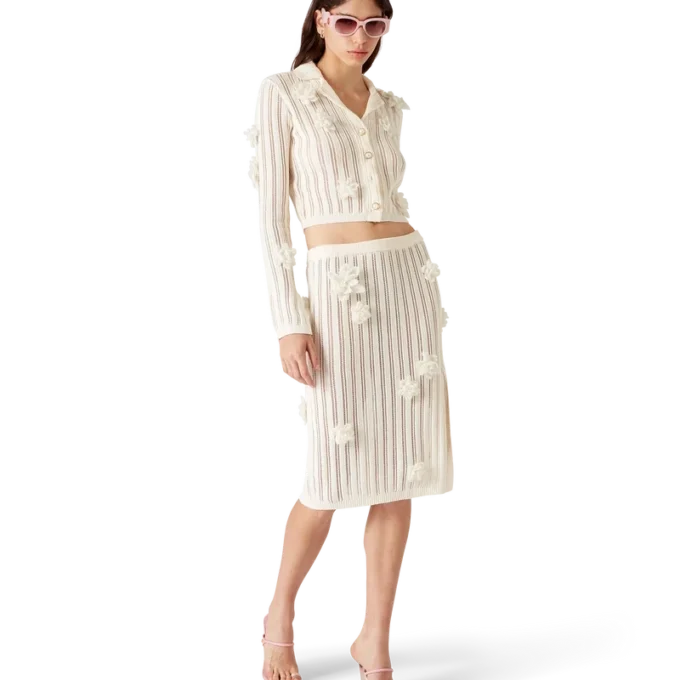 Blommig spetsstickad skjorta