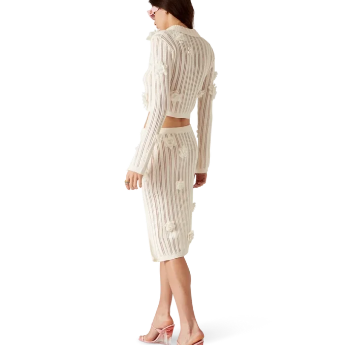 Blommig spetsstickad skjorta