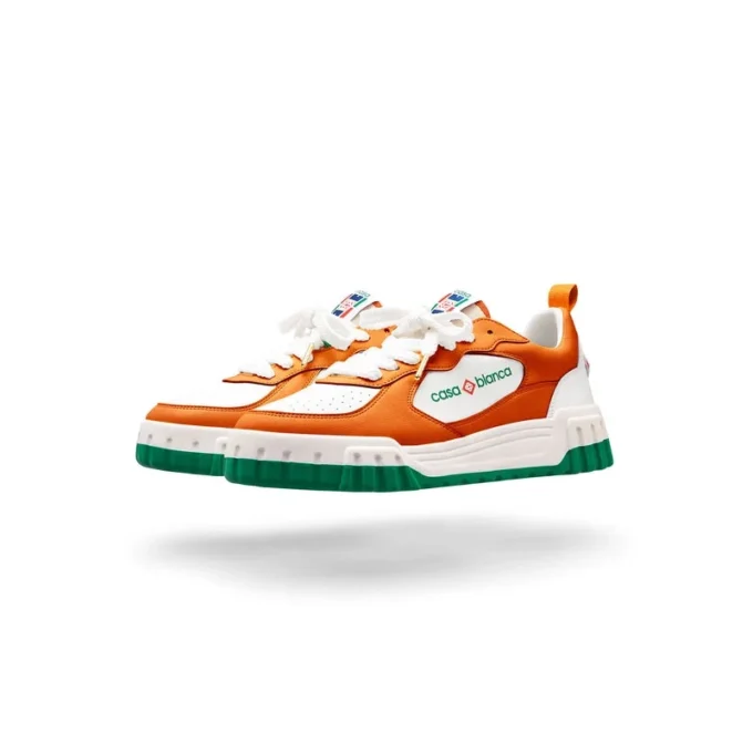Court orange-vita sneakers för herr