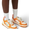 Court orange-vita sneakers för herr