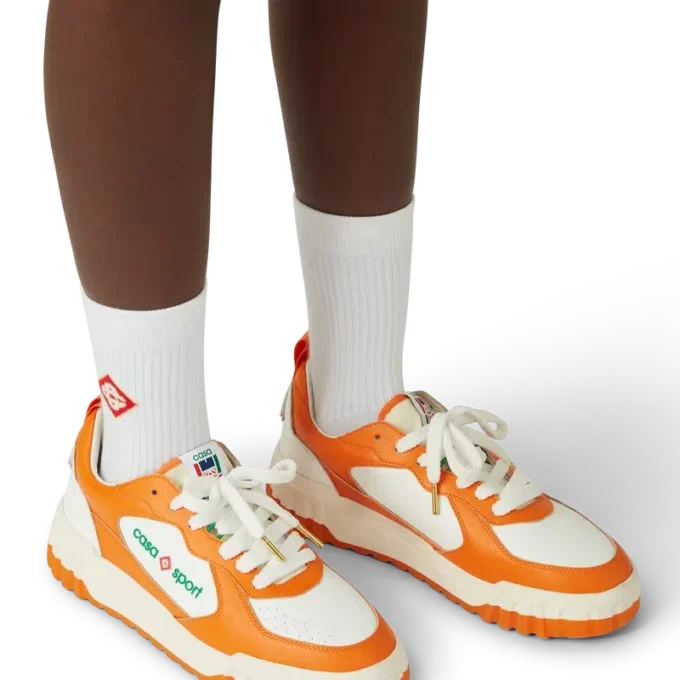 Court orange-vita sneakers för herr