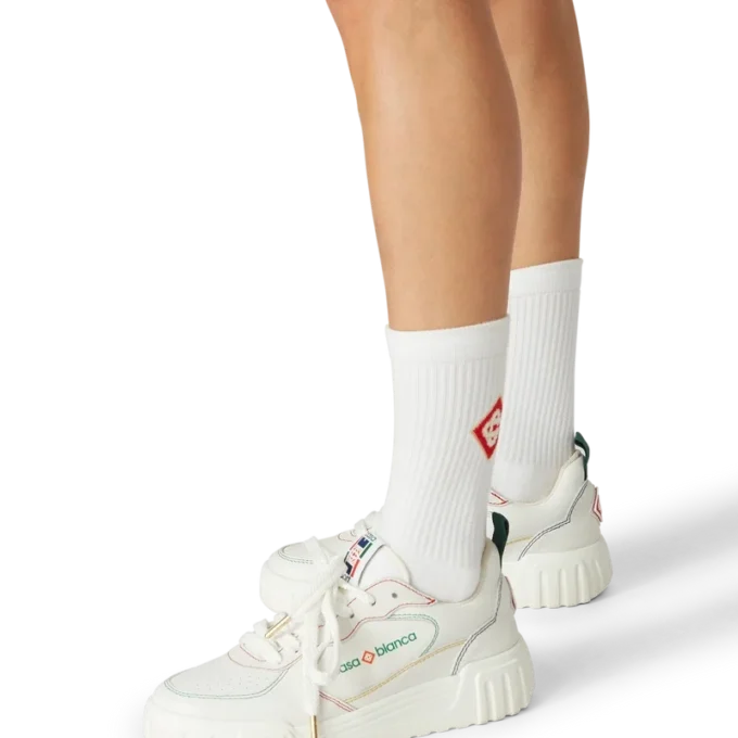 Court vita och flerfärgade sneakers för dam