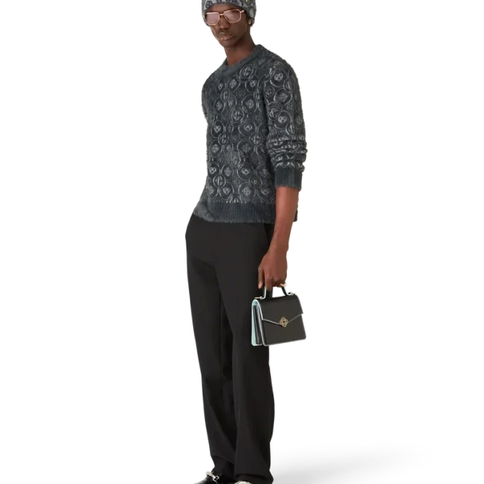 Fluffig tröja med monogram Fluffig tröja med monogram