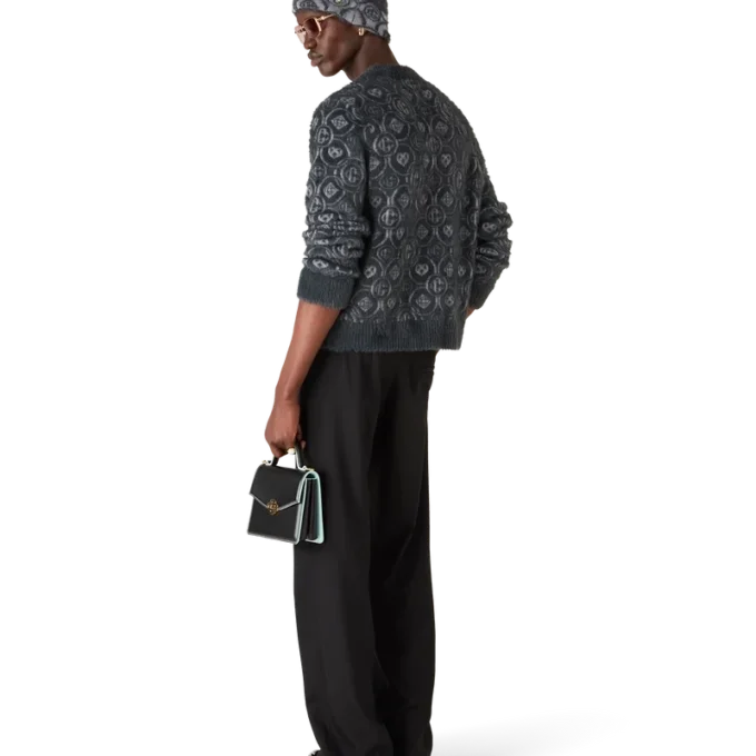 Fluffig tröja med monogram Fluffig tröja med monogram