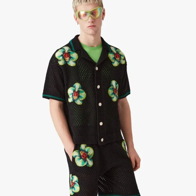 Glitch Orchid broderad kortärmad virkad skjorta