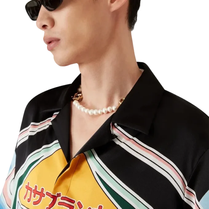 Grafisk kortärmad silkesskjorta med bergsmotiv