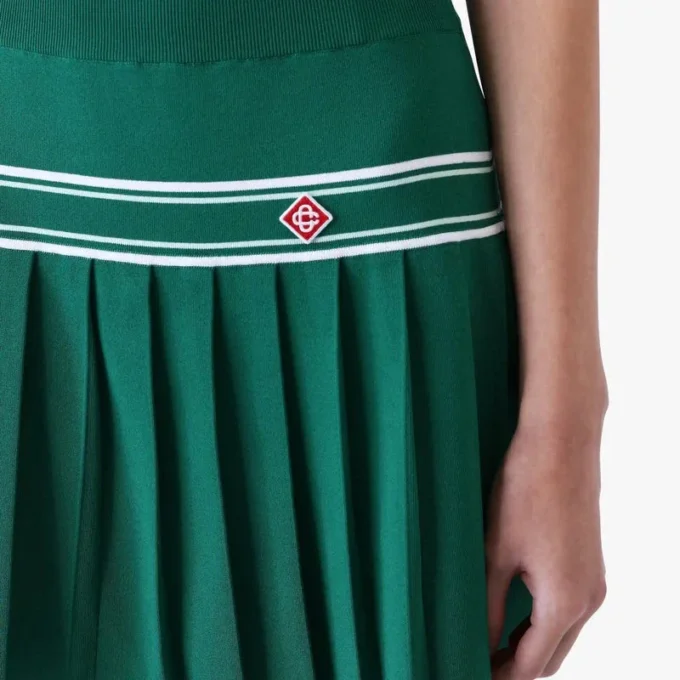 Grön plisserad minikjol i stickat