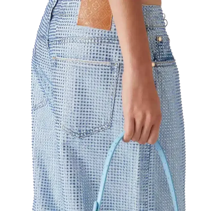 Jeans med kristallprydnader