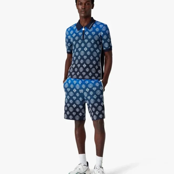 Kortärmad pikétröja i stickat tyg med monogram i ton-i-ton-design