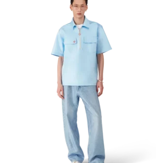 Kortärmad skjorta i satin med kvartslång dragkedja på shortsen