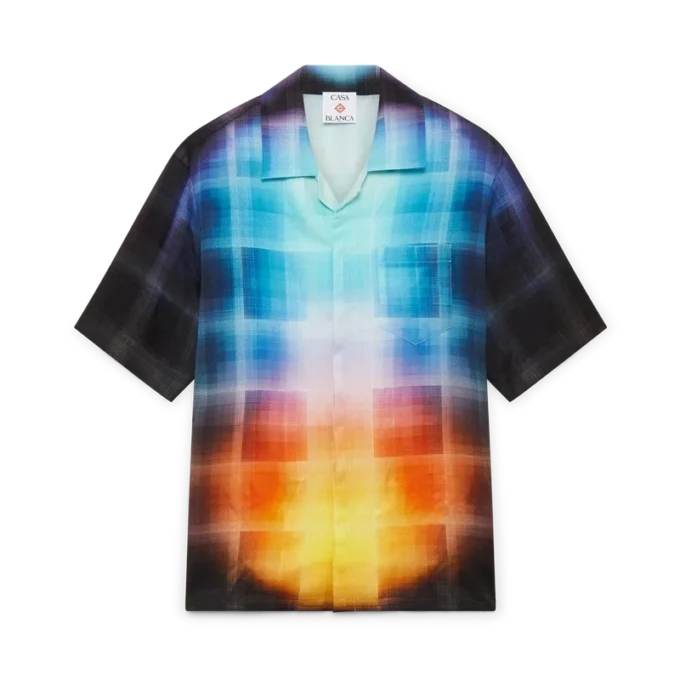 Kortärmad skjorta i viskosblandning med gradientrutmönster på shortsen