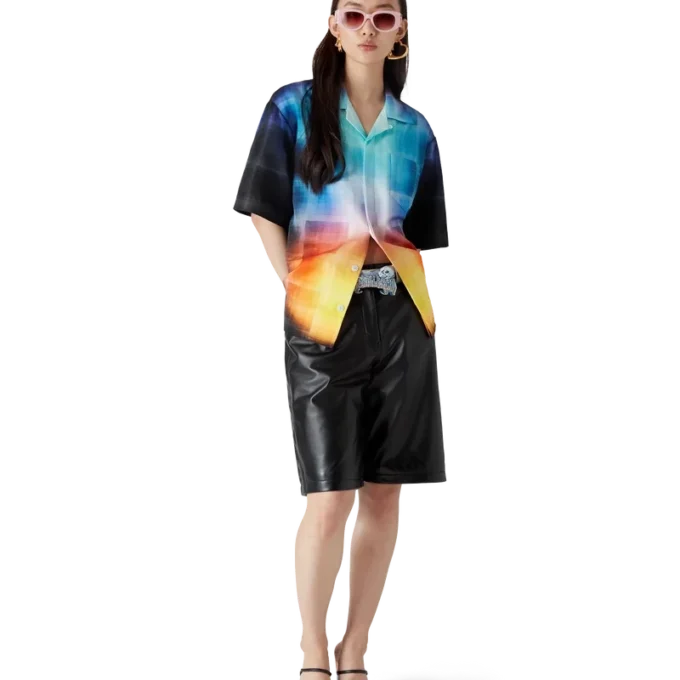 Kortärmad skjorta i viskosblandning med gradientrutmönster på shortsen