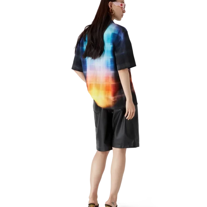 Kortärmad skjorta i viskosblandning med gradientrutmönster på shortsen