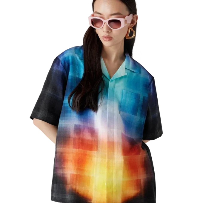 Kortärmad skjorta i viskosblandning med gradientrutmönster på shortsen