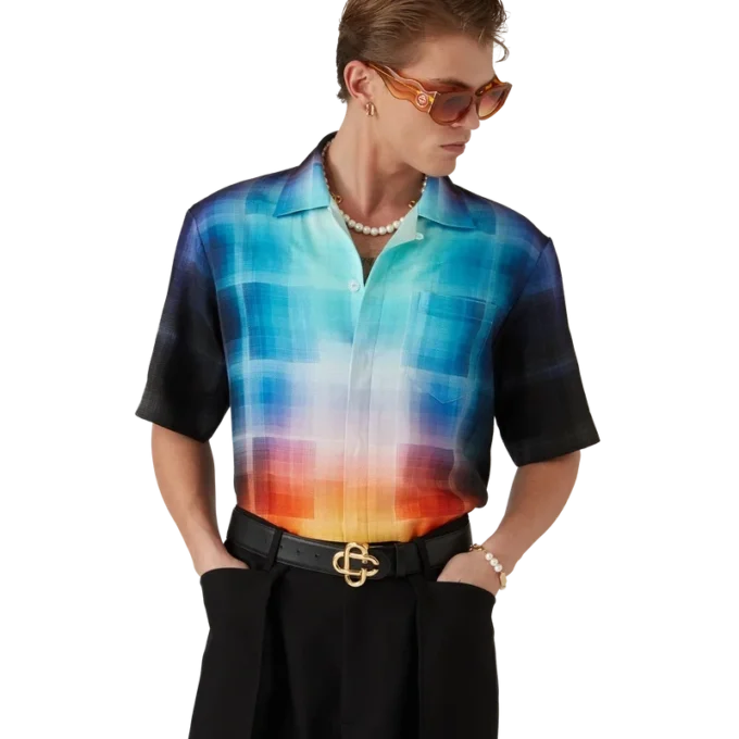 Kortärmad skjorta i viskosblandning med gradientrutmönster på shortsen