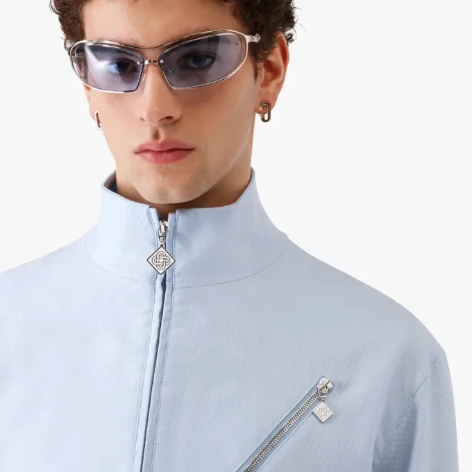 Ljusblå jacquardjacka med dragkedja Ljusblå jacquardjacka med dragkedja