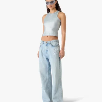 Ljusblå jeans i graffitidesign