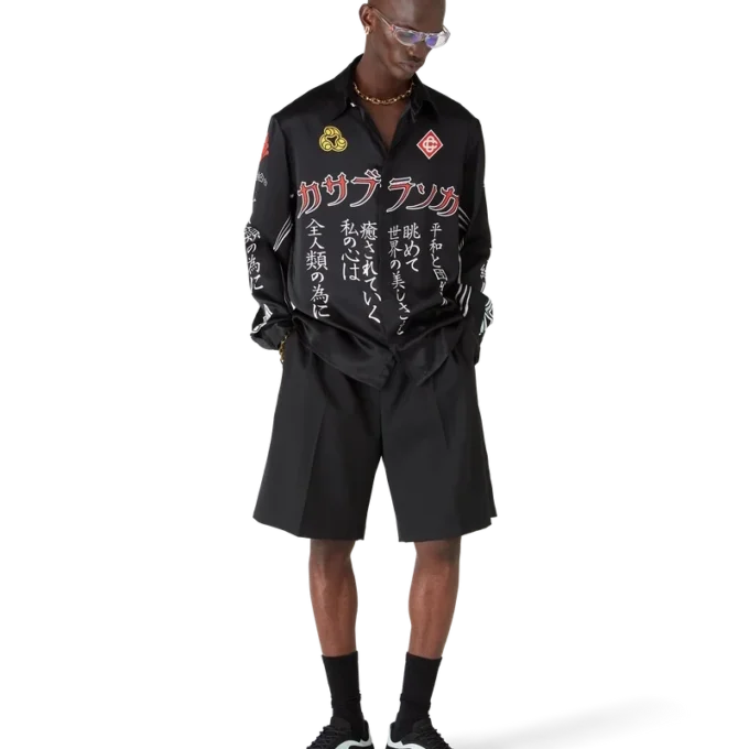 Långärmad skjorta i silkesatin med emblem