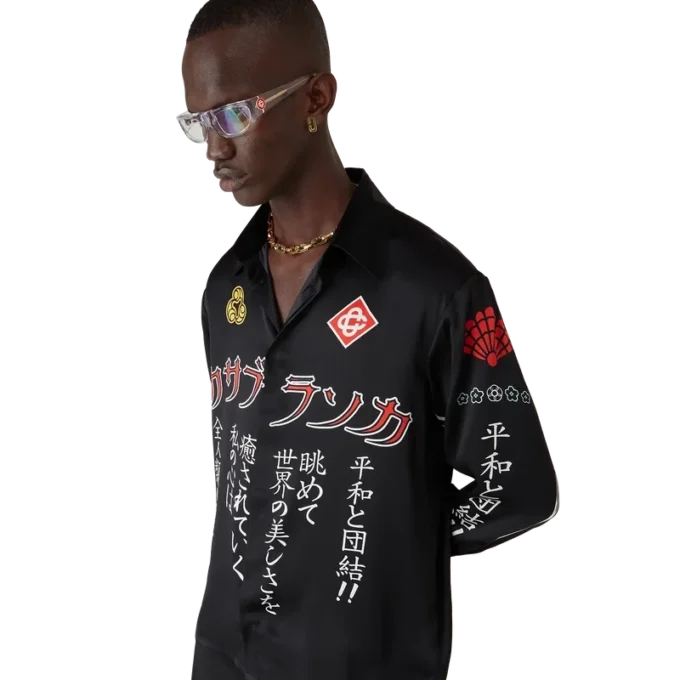 Långärmad skjorta i silkesatin med emblem