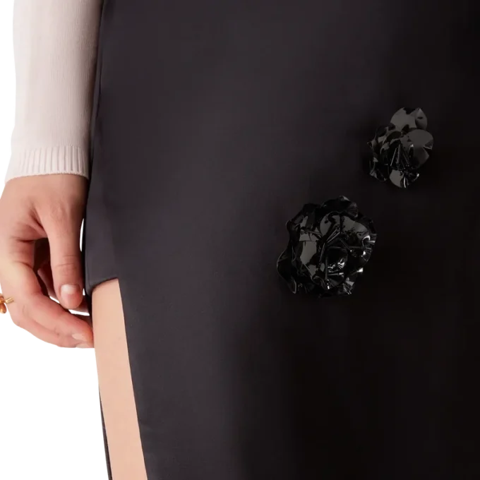 Midi-kjol i duchesse-satin Midi-kjol i duchesse-satin