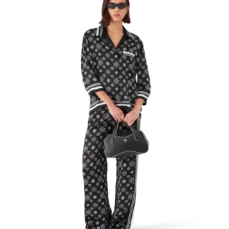 Monogram-pyjamas i silkesatin-skjorte