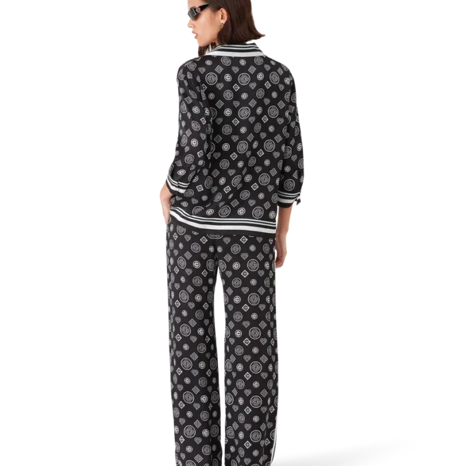 Monogram-pyjamas i silkesatin-skjorte