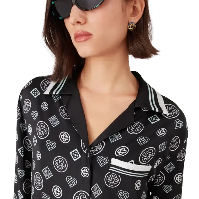 Monogram-pyjamas i silkesatin-skjorte