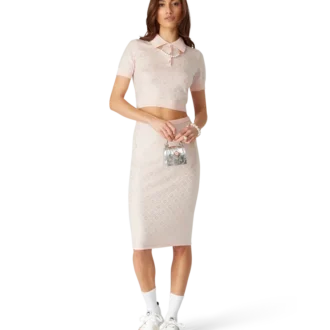 Pikétröja i stickat med kristallmonogram