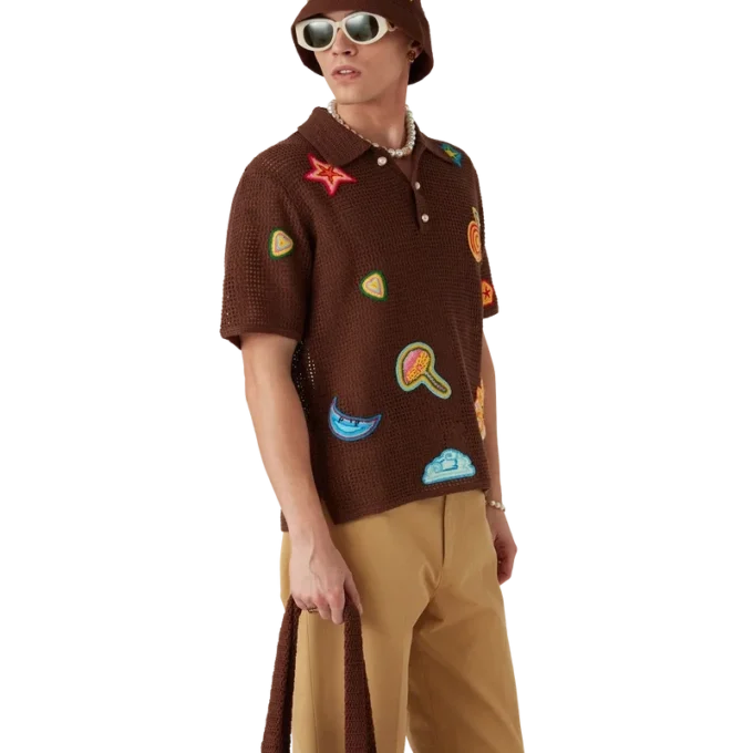 Pikétröja med virkade motiv