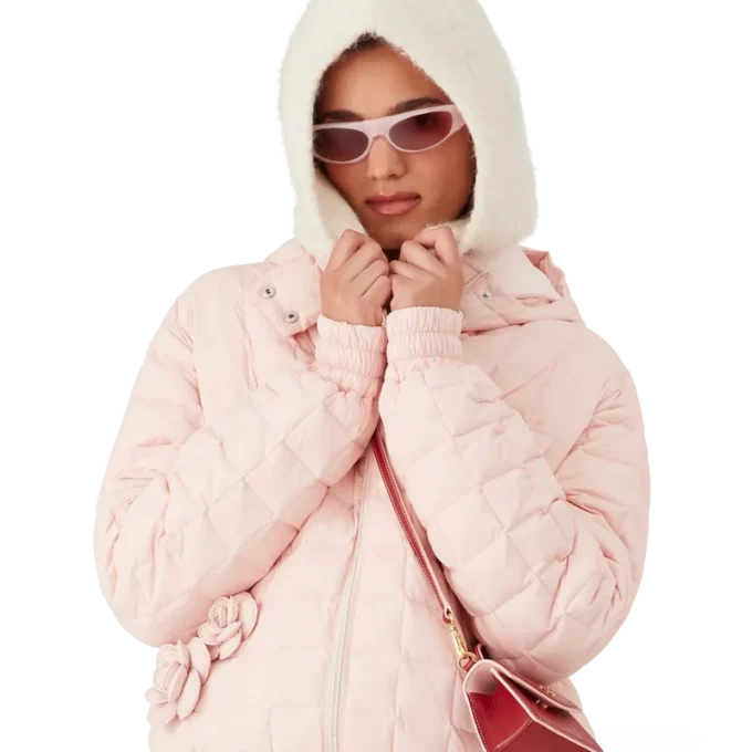 Quiltad jacka med huva i nylon Quiltad jacka med huva i nylon