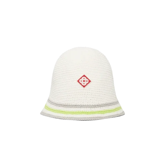 Randig virkad mössa