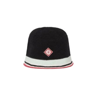 Randig virkad mössa