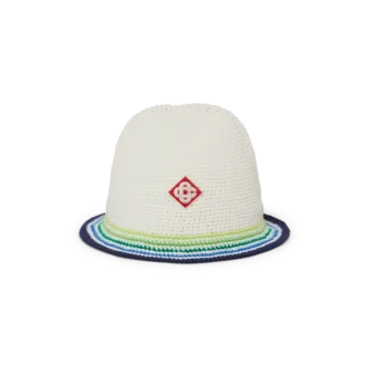 Randig virkad mössa