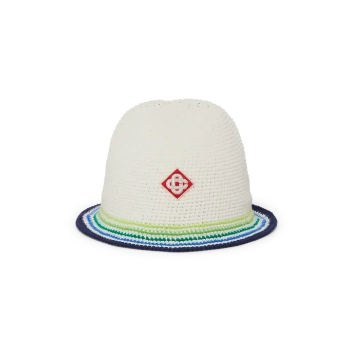 Randig virkad mössa