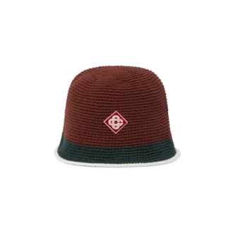 Randig virkad mössa