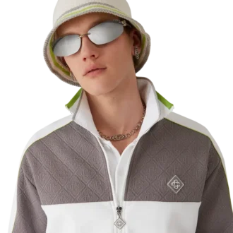 Randig virkad mössa