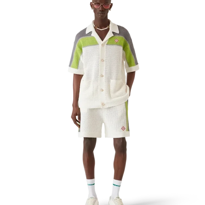 Randig virkad skjorta