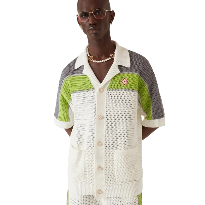 Randig virkad skjorta