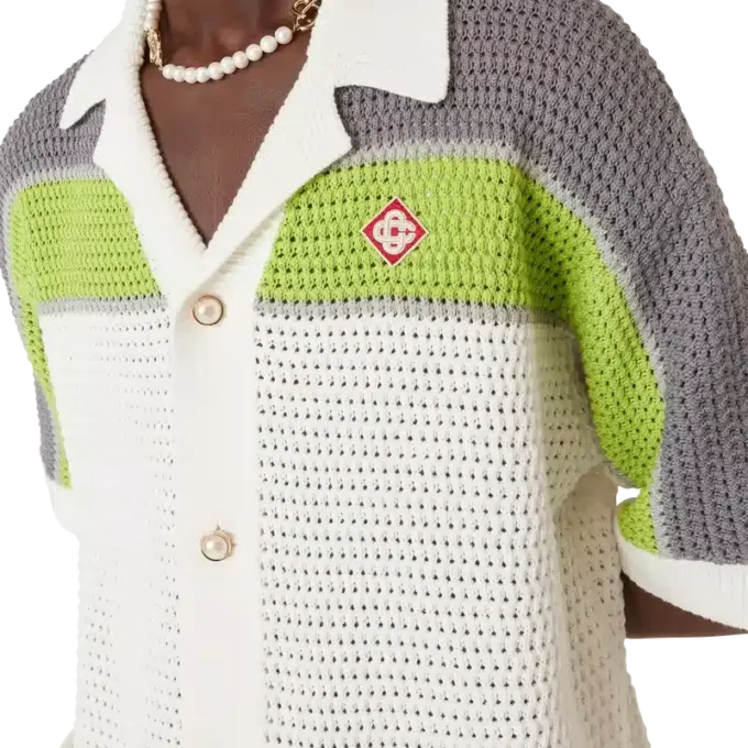 Randig virkad skjorta