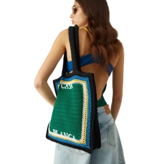 Randig virkad väska