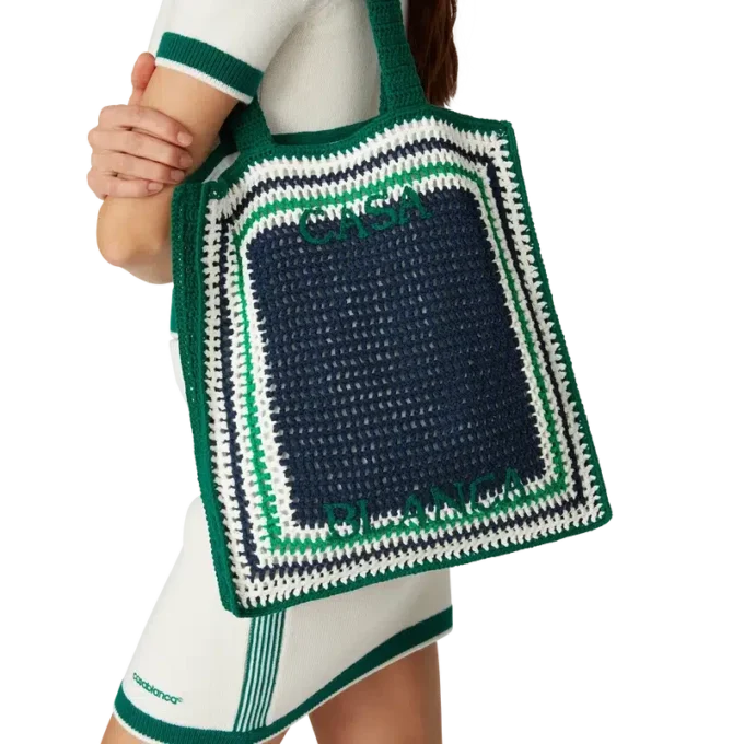 Randig virkad väska