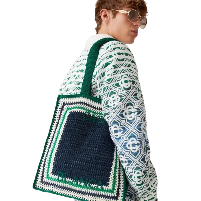 Randig virkad väska