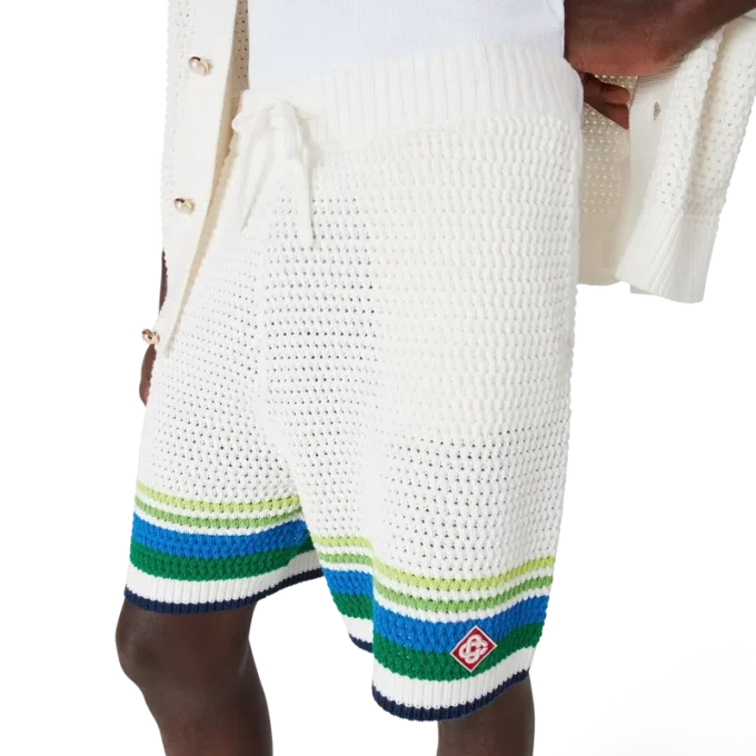 Randiga stickade shorts