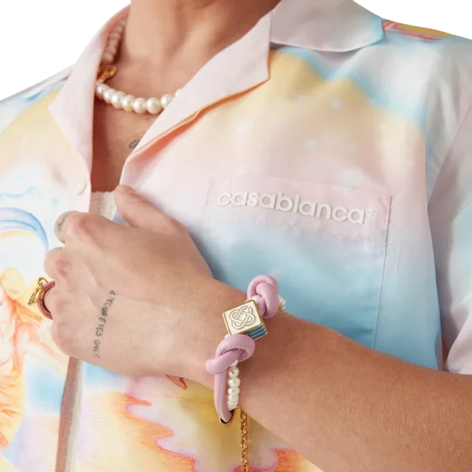 Rosa knutet pärlarmband